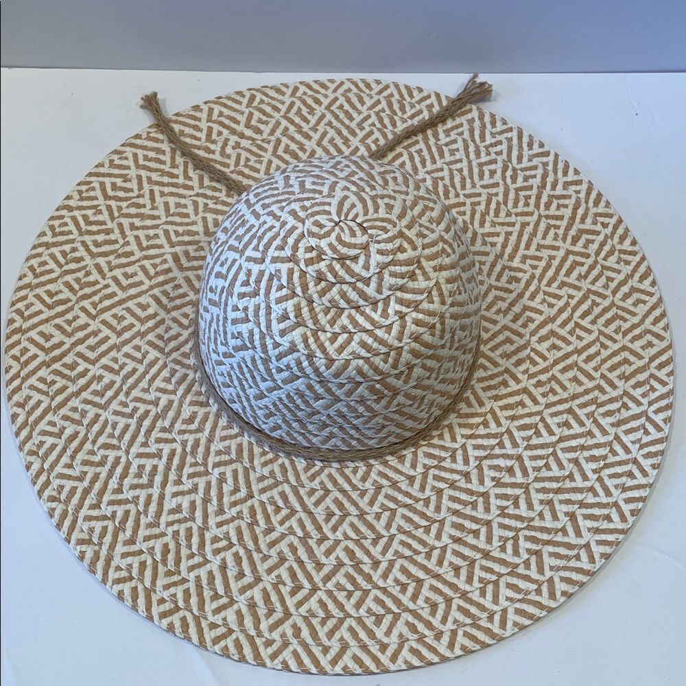 Scala Tan and White Patterned Hat